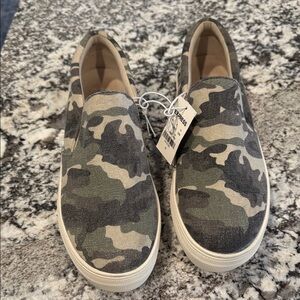 NWT Steve Madden Camo Slip Ons